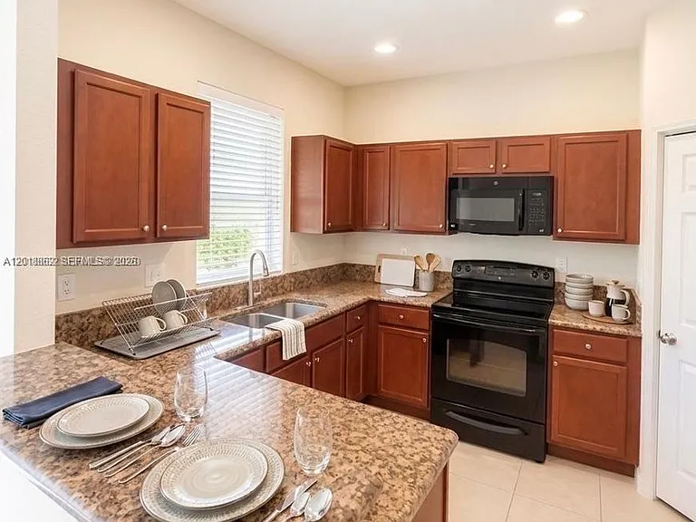14724 SW 25th Ln — Photo 3