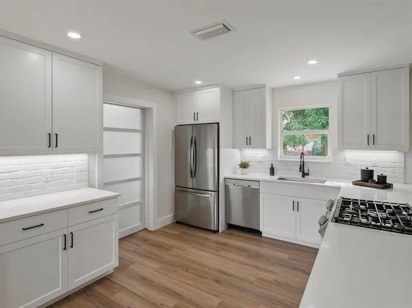 422 Pilgrim Road, West Palm Beach, FL 33405