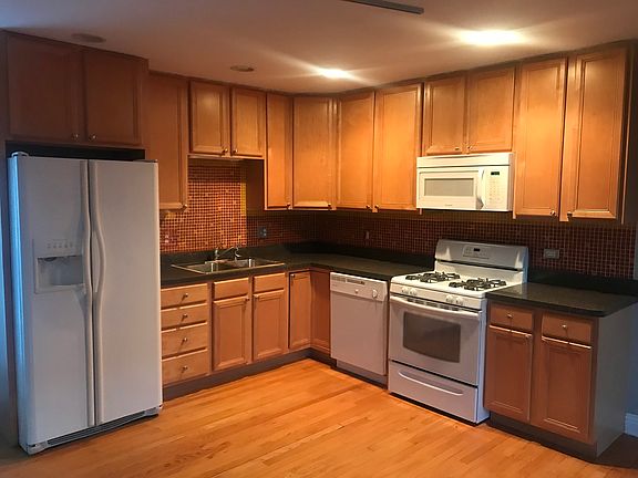 5th image of 5225 N Ashland Ave APT 3A