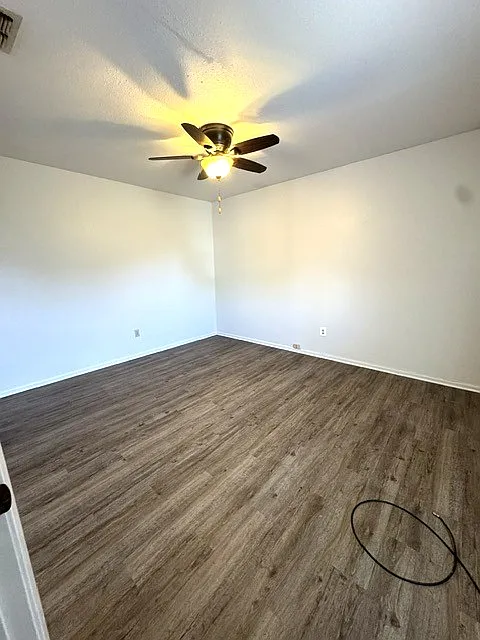 2 bed, 940 sqft, $1,300 — Photo 2