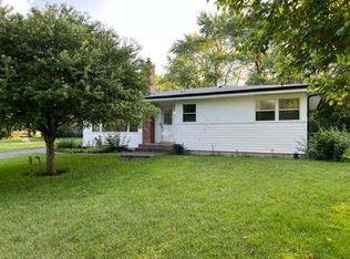 906 Highland Rd, Mundelein, IL 60060