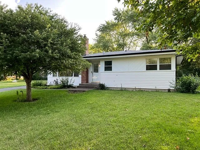 906 Highland Rd photo 1