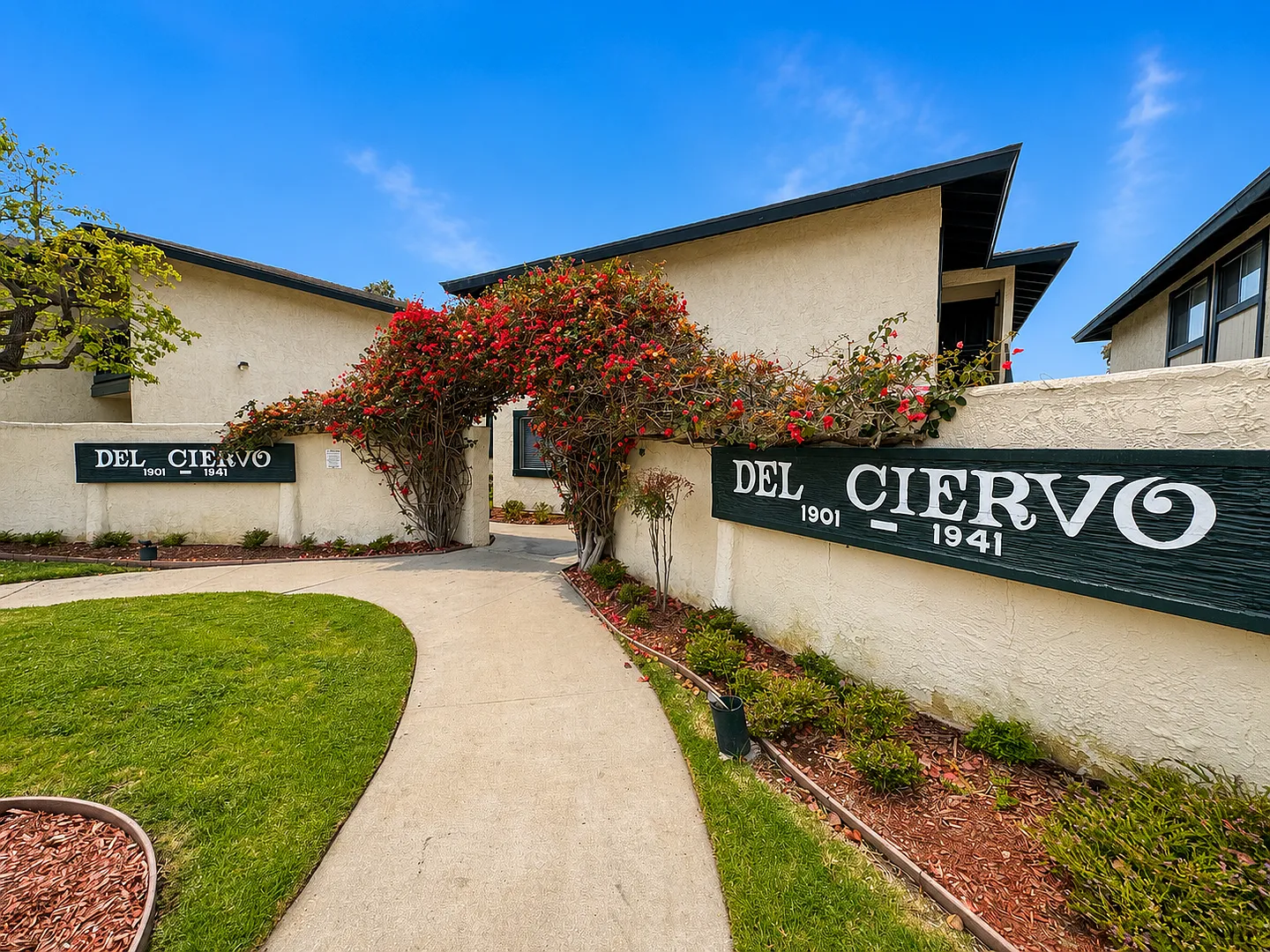 The Del Ciervo Apartments — Photo 3