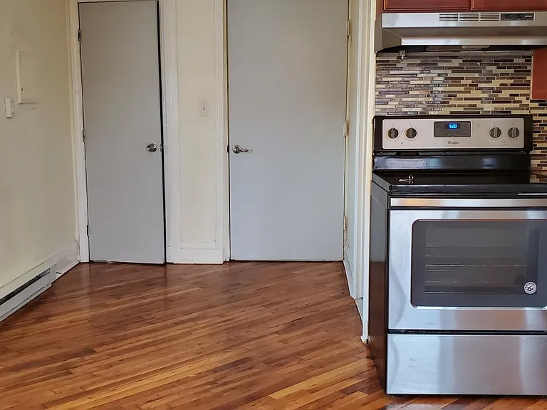 15 Garnet St — Photo 4