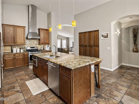 4th image of 229 E JORDON Lane