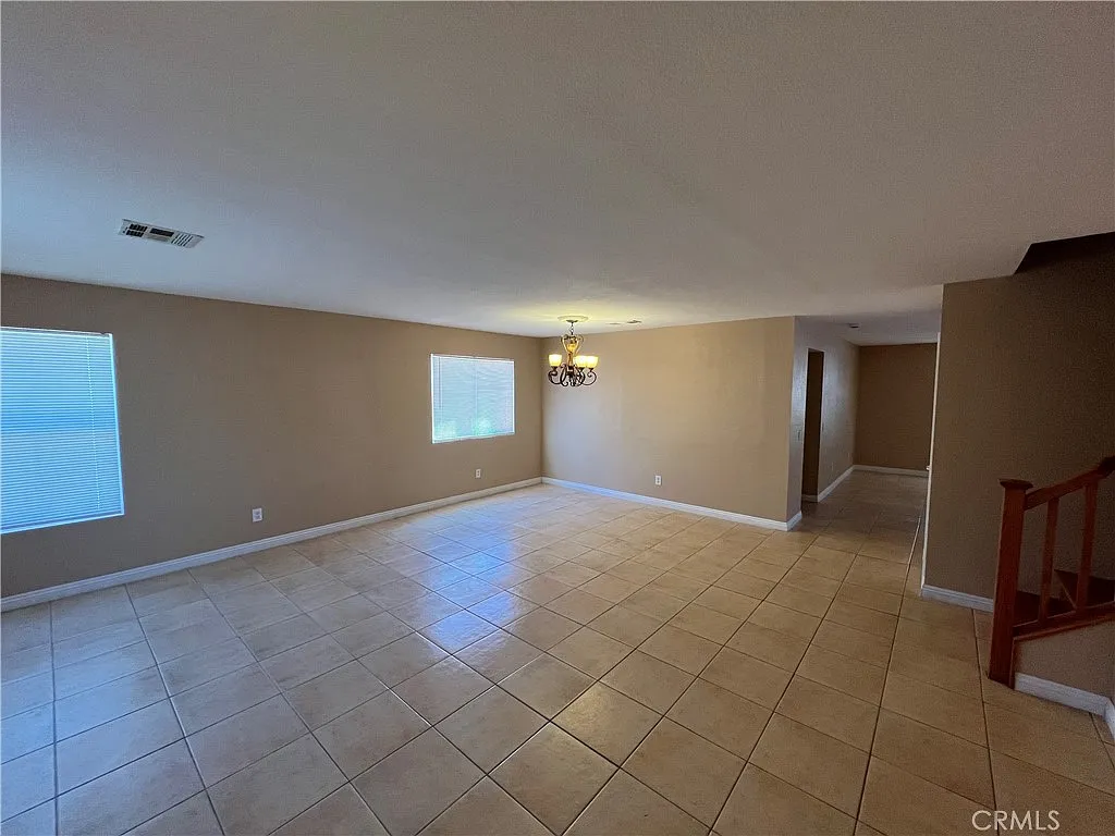 5 bed, 2510 sqft, $3,299 — Photo 4