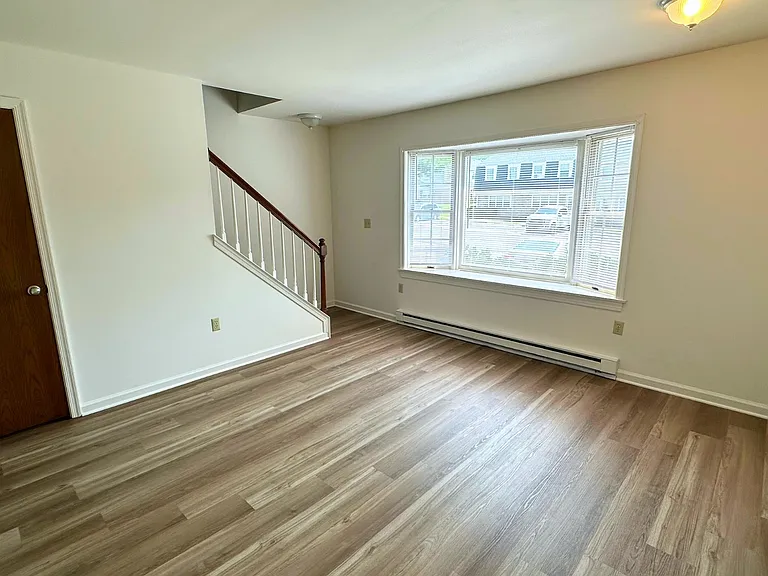108 Bradford Dr — Photo 6
