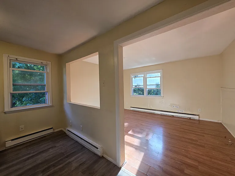 240 Sheffield Ave #B — Photo 2