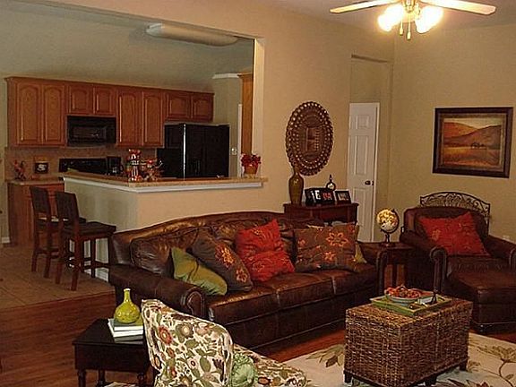 2nd image of 10424 Stonehill Dr