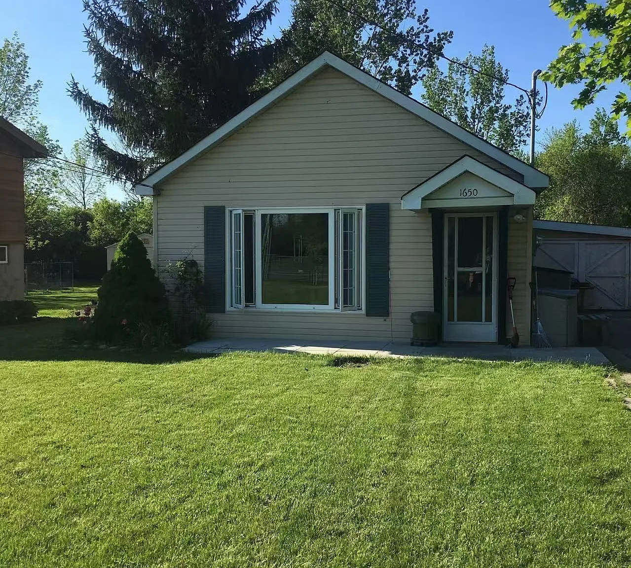 3 bed, $1,900 — Photo 1