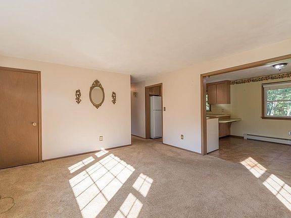 4th image of 224 Blackstone St