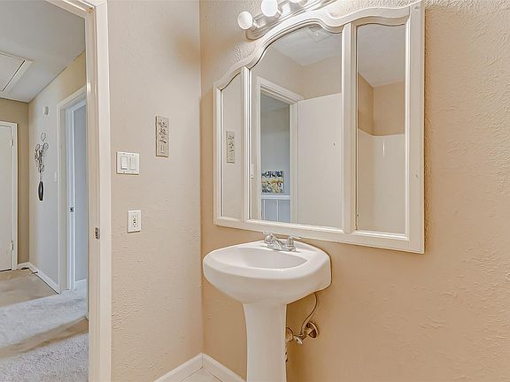 4th image of 1917 Miramar Green St