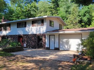 N6535 Old Lake Rd, Shawano, WI 54166