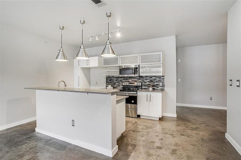 1st image of 1111 S Akard St #1142