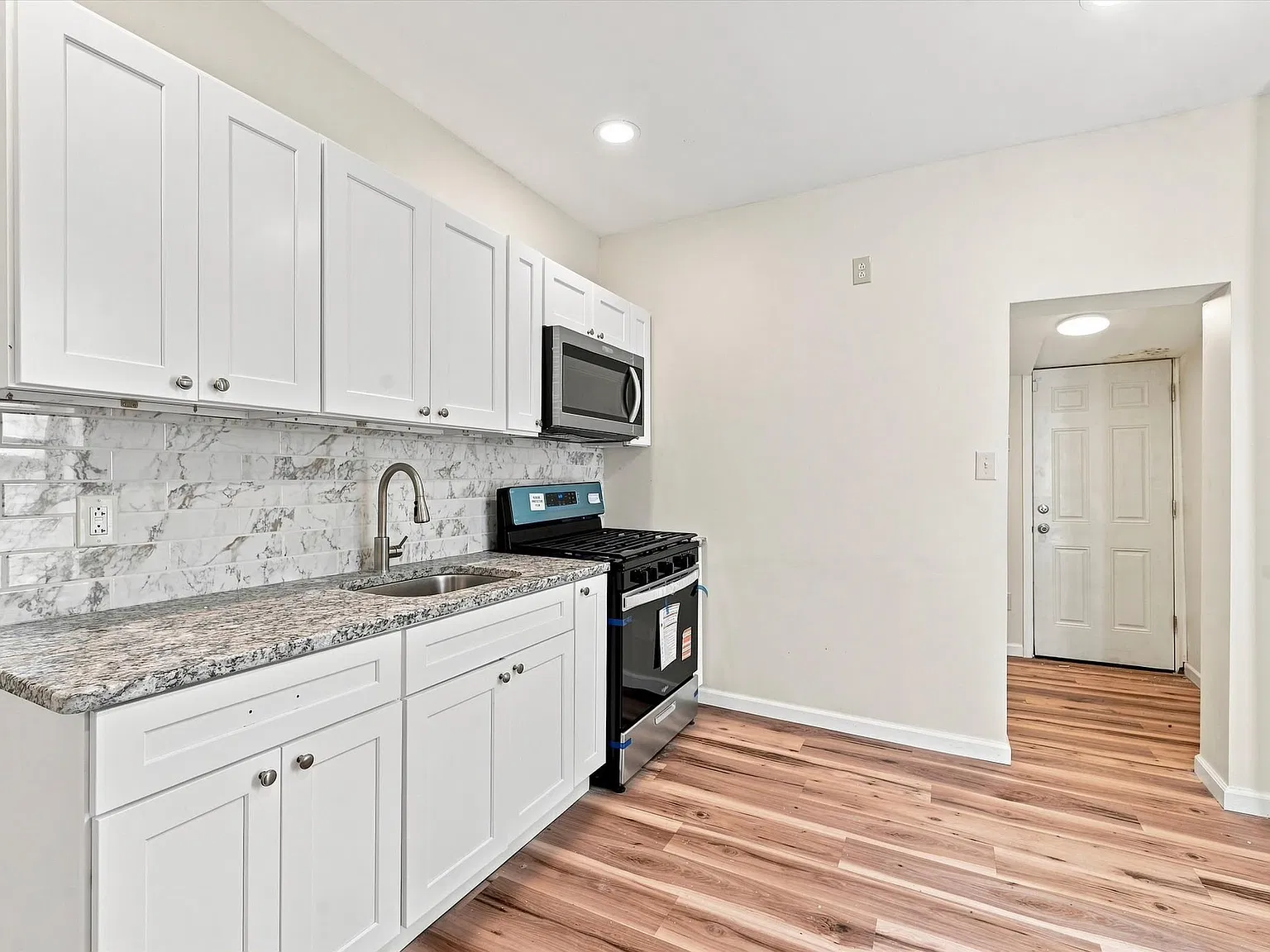 Gorgeous Home Available Now! — Photo 3