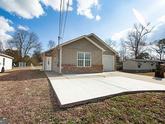 2nd image of 511 Circle Dr