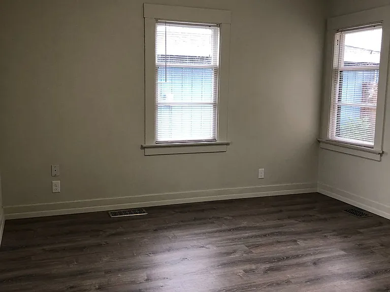 3320 Pine St — Photo 3