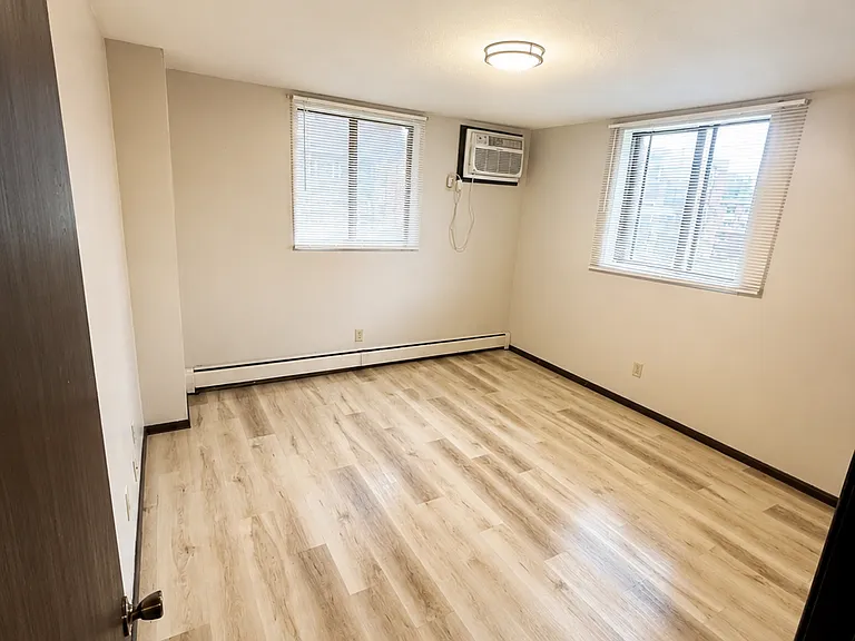Hazelwood Apartments — Photo 28