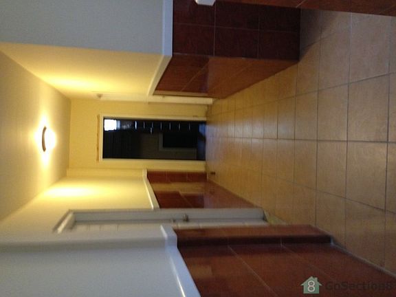 3rd image of 658 Sandford Ave APT I