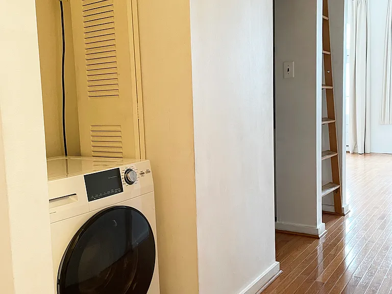 Laundry alcove