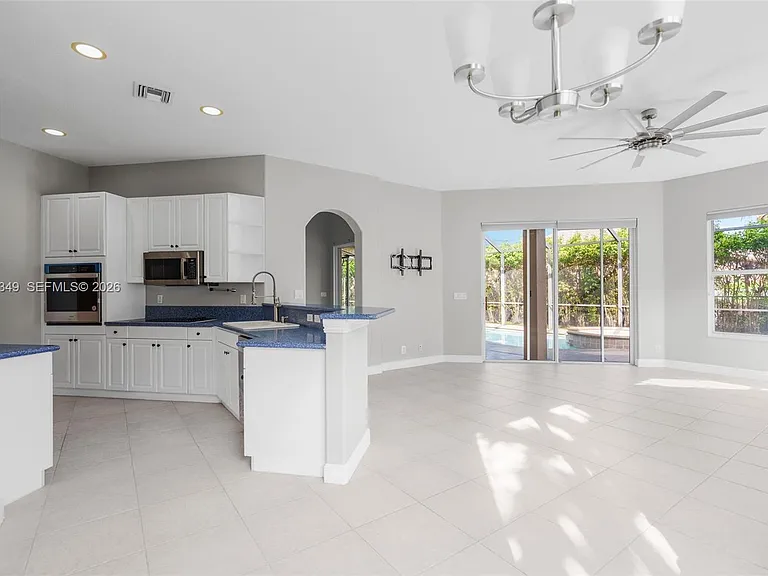 10635 NW 61st Ct — Photo 10