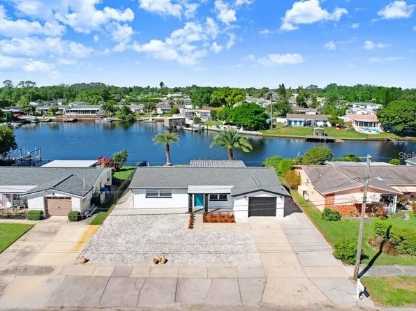 1305 Basswood Dr, Holiday, FL 34690