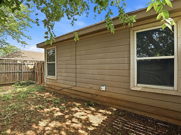 5th image of 1452 Pine Ln