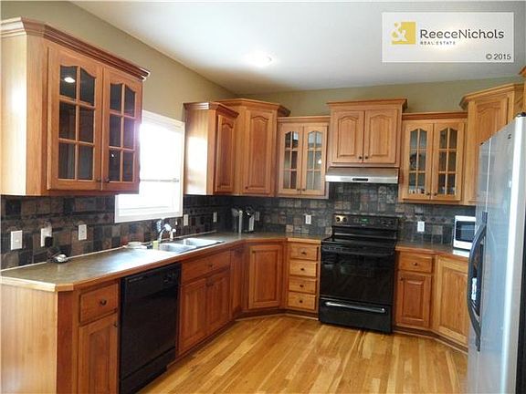 Stunning Cabinetry w Lots of Counter Space!
