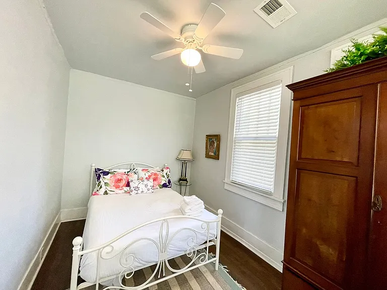 611 Howard St — Photo 12
