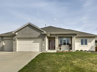 19302 Sahler St, Elkhorn, NE 68022