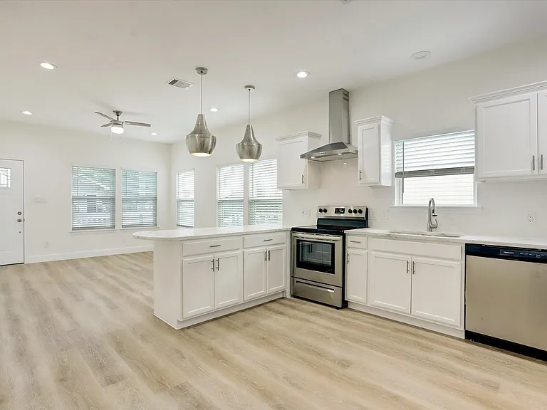 3515 Delhi St — Photo 10