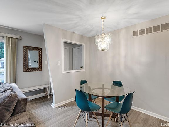 4th image of 21381 Kipling St