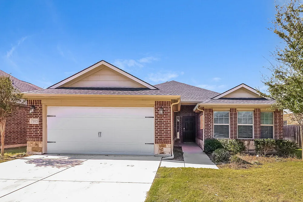 3 bed, 2.0 bath, 1812 sqft, $2,335 — Photo 1