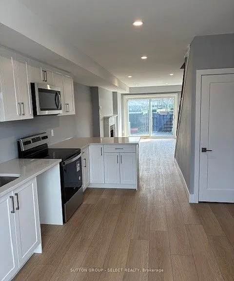 1183 Oxford St W — Photo 3