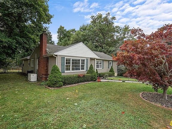 3rd image of 12 Tamara Ln