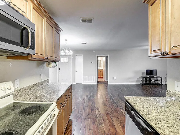 1011 Ennis Joslin 234 — Photo 26
