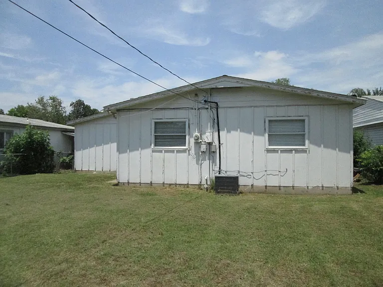 1506 Dakota St — Photo 10