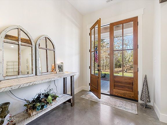 5th image of 8811 Cole Rd