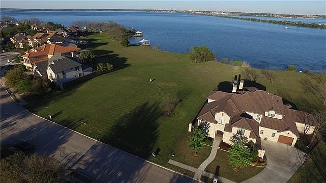 1st image of 2118 Stone Hollow Dr
