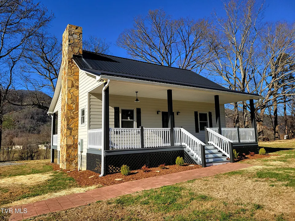 109 Carey Ln