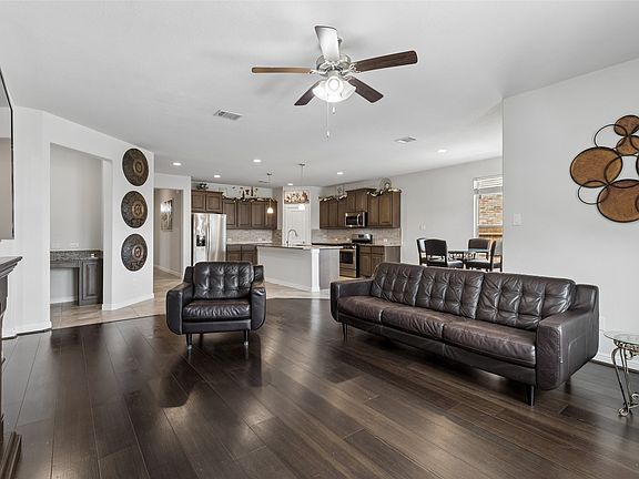 4th image of 3908 Crater Cir