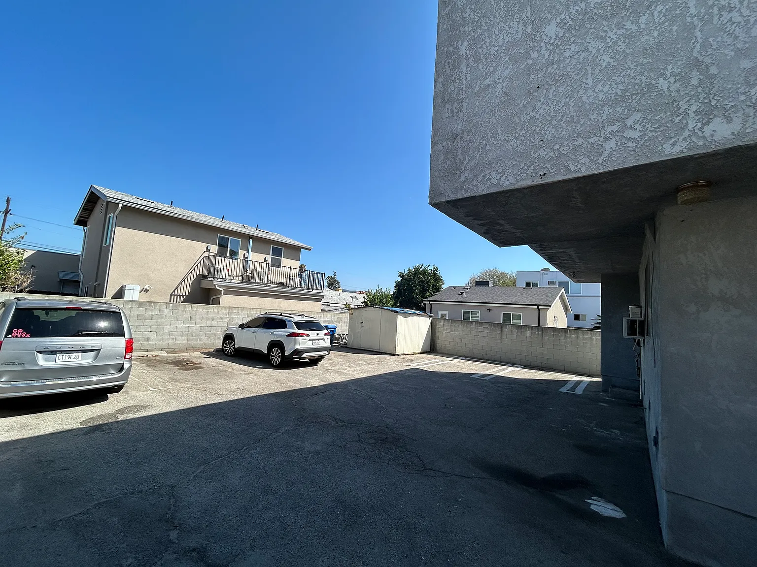 2 bed, 700 sqft, $2,200 — Photo 2