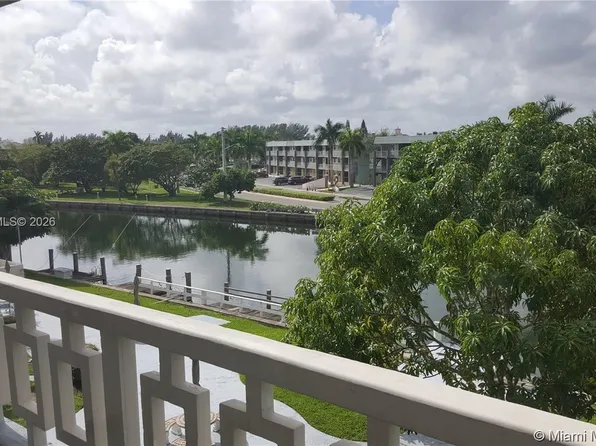 467 Golden Isles Dr APT 306, Hallandale, FL 33009