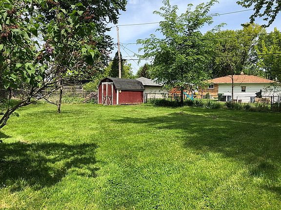 3rd image of 36991 S Lake Shore Blvd