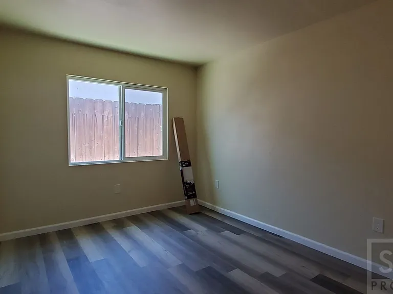 1390 Yale Pl — Photo 12