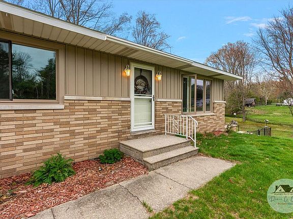 3rd image of 4125 Lorenson Rd