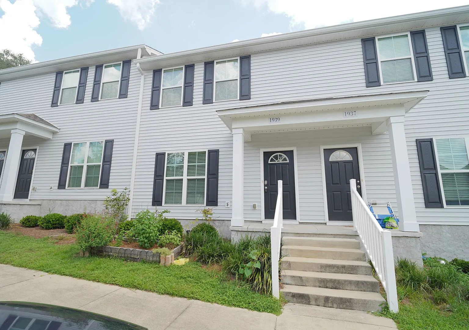 3 Bed / 3 Bath Townhome near Campus with Amenities! — Photo 1