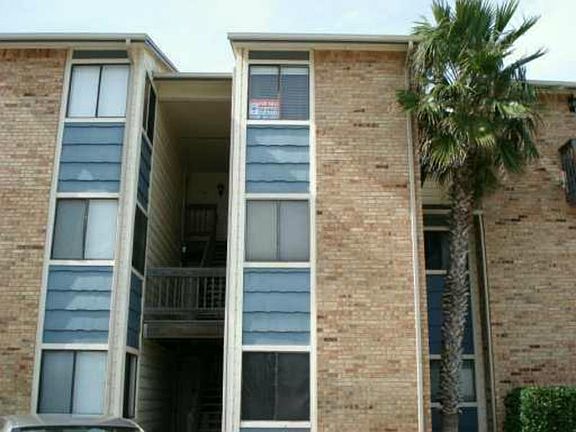 3rd image of 15425 Fortuna Bay Dr APT 305