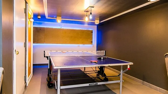 Rented by Nooklyn NYC LLC | media 9