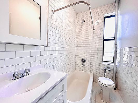 4th image of 271 Parkside Ave APT D6